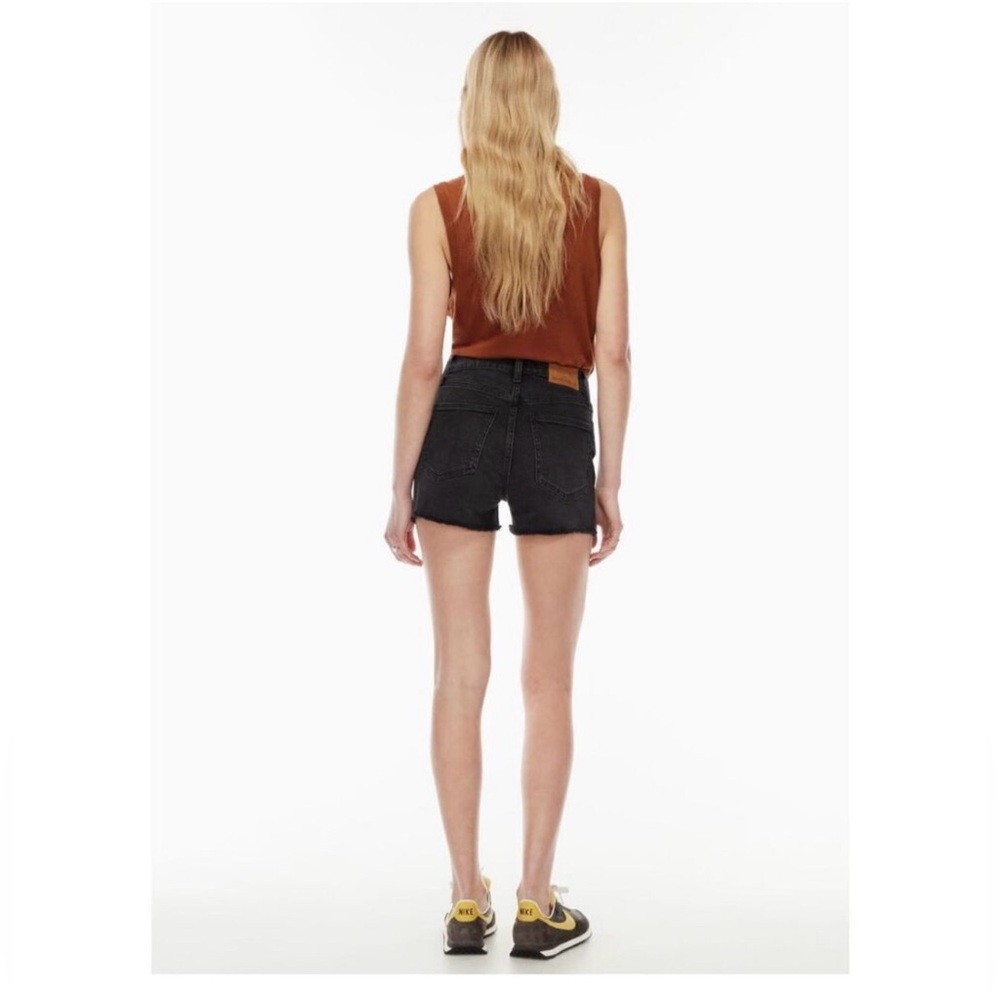 Aritzia Denim Forum Romy Slim Mid Thigh Short Sz 24